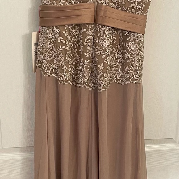 Formal Dress - Picture 4 of 6